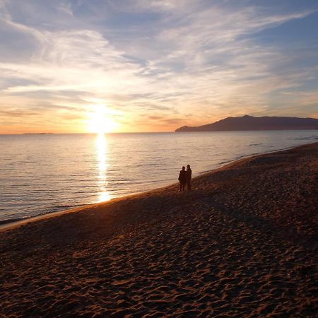 Hotel Cala Di Forno Фонтебланда Экстерьер фото