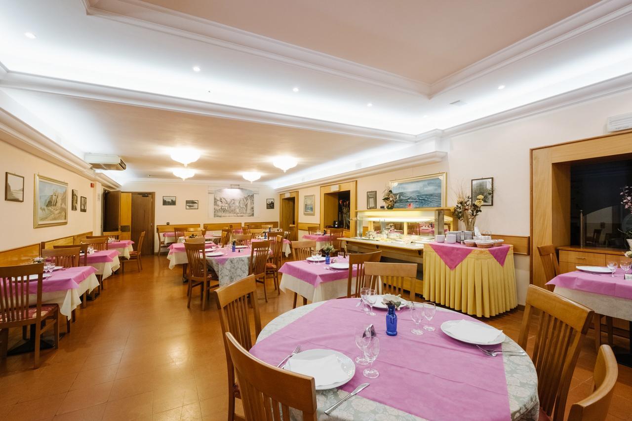 Hotel Cala Di Forno Фонтебланда Экстерьер фото