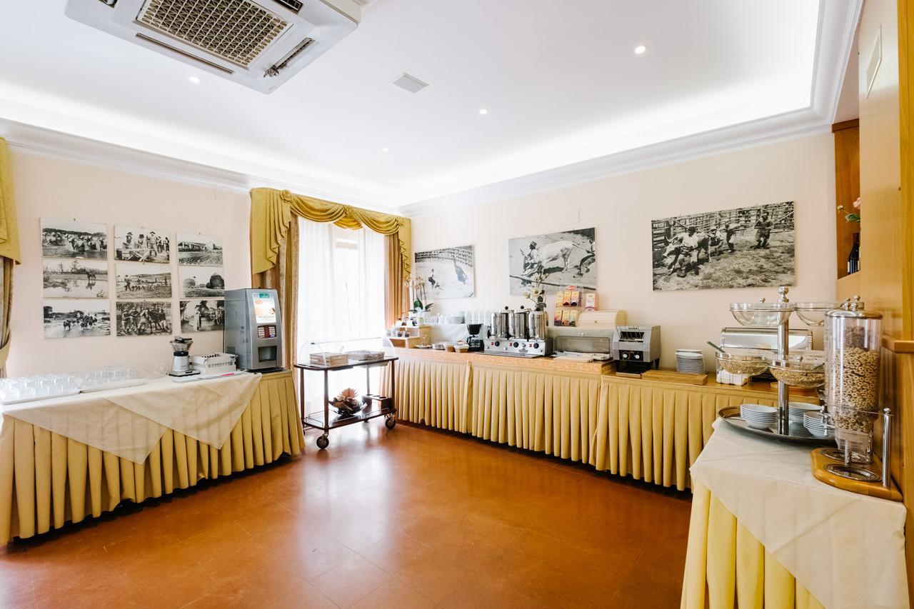 Hotel Cala Di Forno Фонтебланда Экстерьер фото