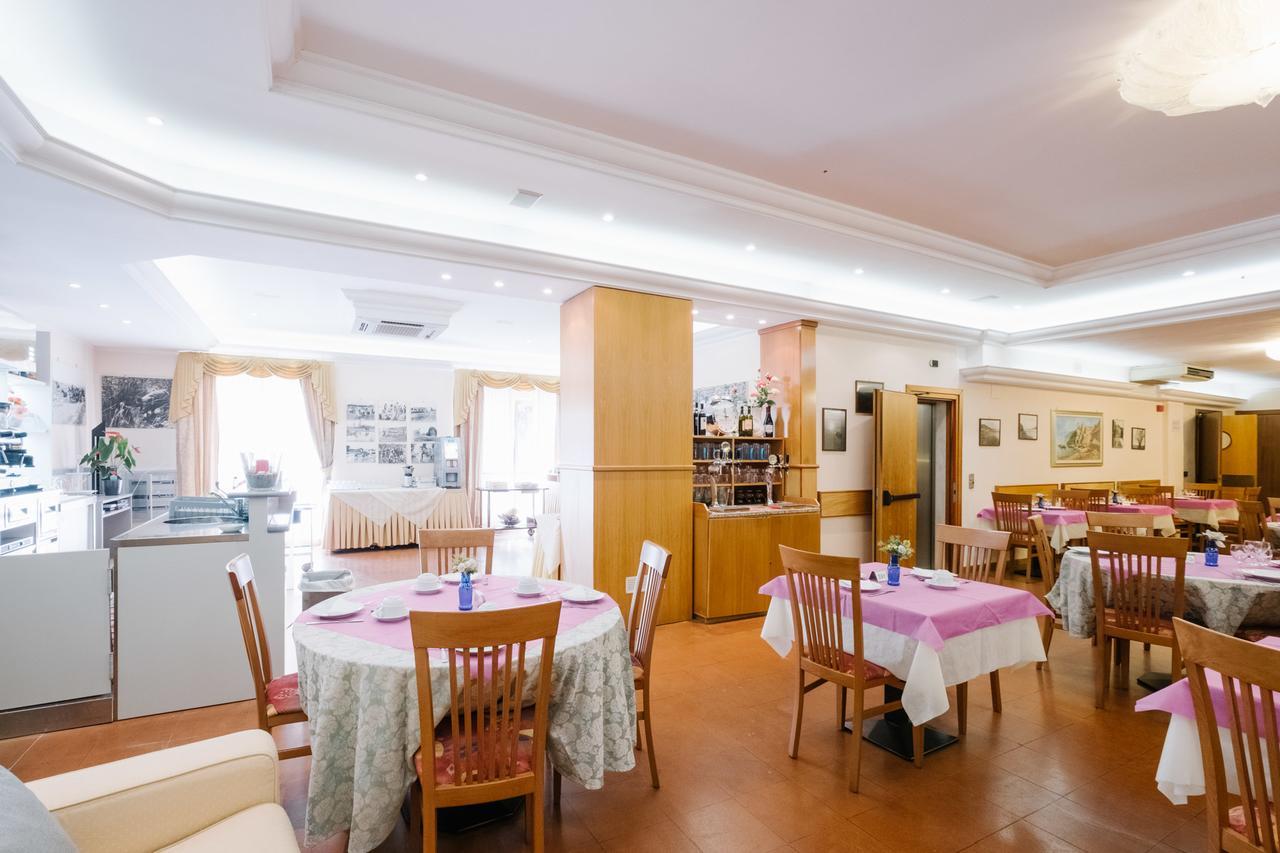 Hotel Cala Di Forno Фонтебланда Экстерьер фото