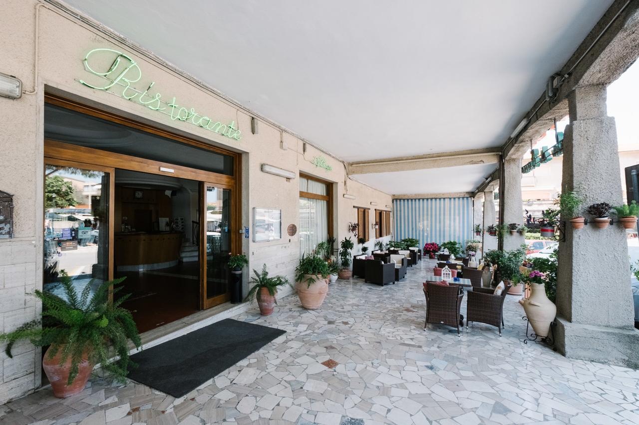 Hotel Cala Di Forno Фонтебланда Экстерьер фото